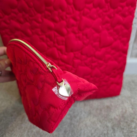 Kate Spade Red Quilted Heart Tote Bag & Cosmetic Pouch Set - Picture 7 of 9